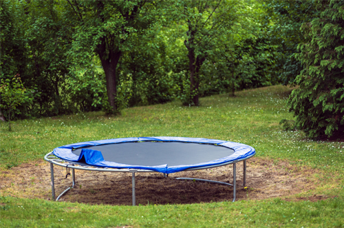 Defekter Rasen durch Trampolin